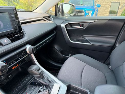 Used 2019 Toyota RAV4 XLE FWD image 11