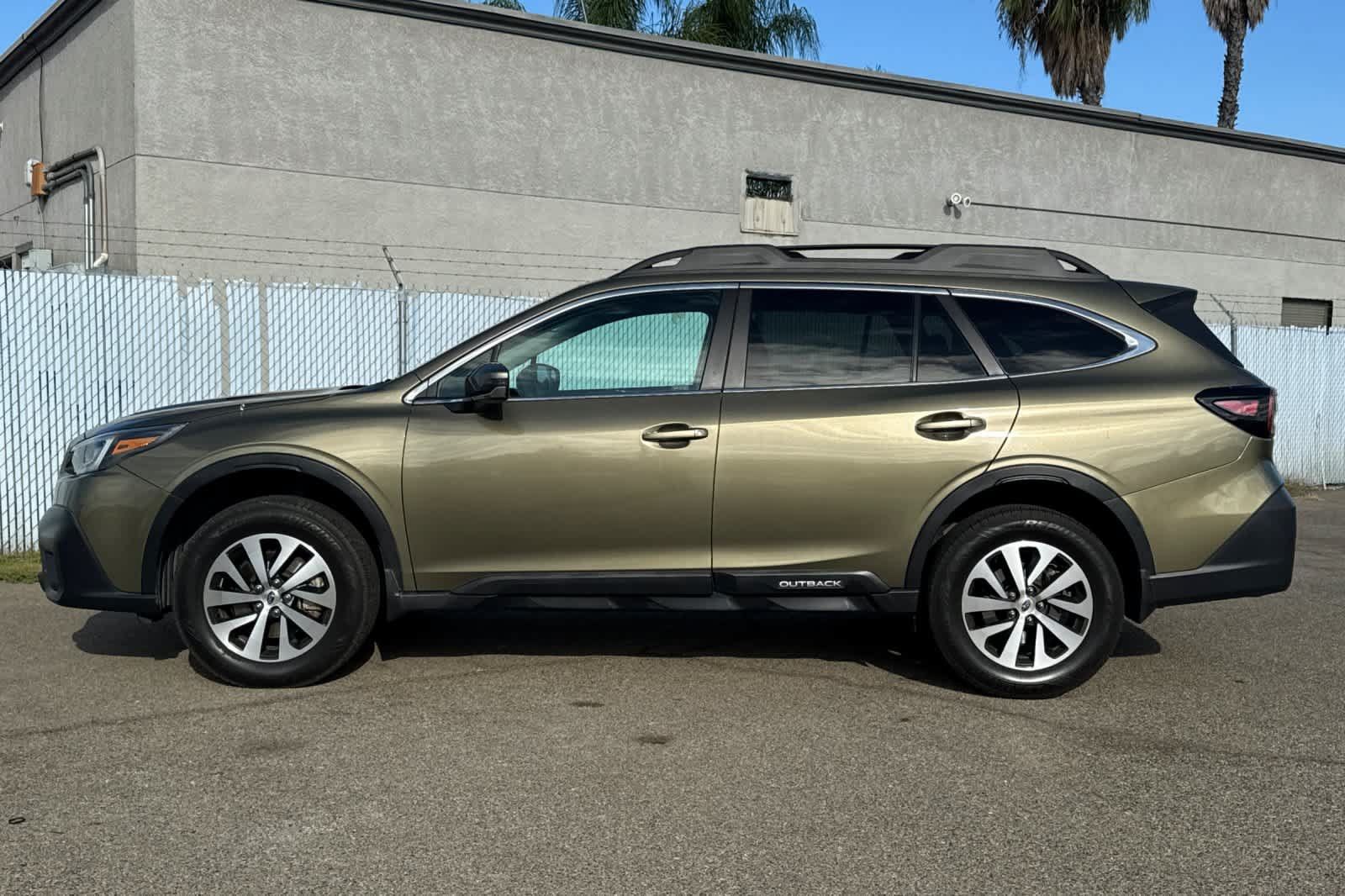 Used 2020 Subaru Outback Premium w/ Popular Package #1 AWD/4WD image 2