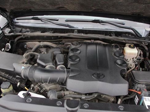 Used 2020 Toyota 4Runner TRD Off-Road AWD/4WD image 36