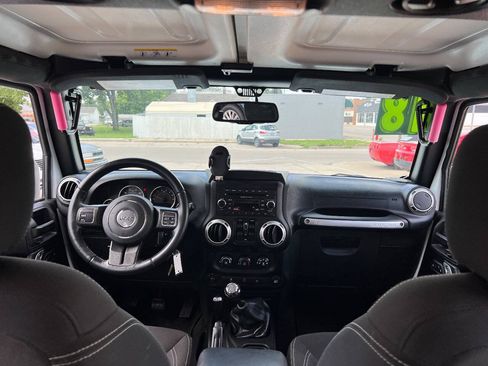 Used 2018 Jeep Wrangler Unlimited Rubicon w/ Max Tow Package AWD/4WD image 21