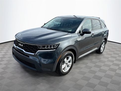 Used 2023 Kia Sorento LX image 8