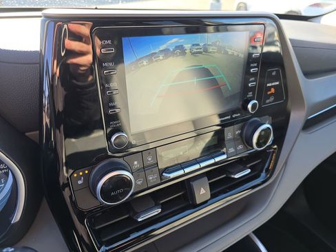Used 2021 Toyota Highlander XLE image 33