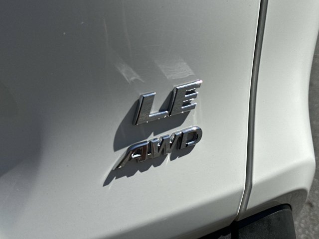 Used 2019 Toyota RAV4 LE AWD/4WD image 13