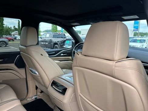 Used 2024 Cadillac Escalade Premium Luxury w/ Performance Package AWD/4WD image 14