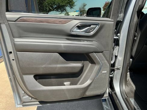 Used 2021 Chevrolet Suburban LT w/ LT Signature Package RWD image 23