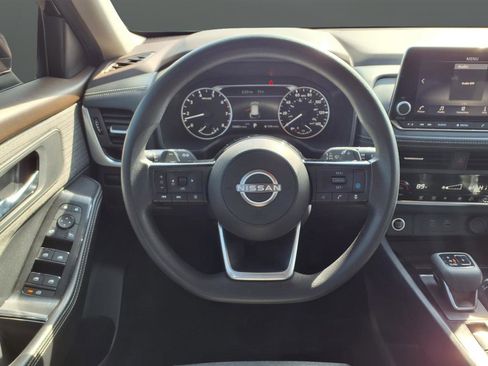 Used 2023 Nissan Rogue SV image 40