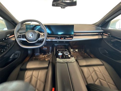 Used 2025 BMW 530i xDrive w/ Premium Package image 19