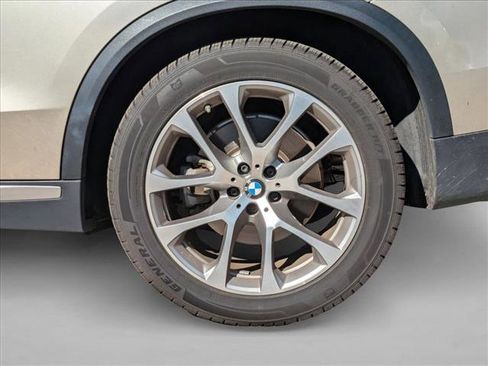 Used 2019 BMW X5 xDrive40i w/ Executive Package image 14