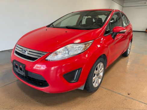 Used 2013 Ford Fiesta SE FWD image 1