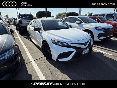 Used 2021 Toyota Camry SE FWD image 1