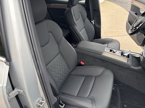 Certified 2025 Volvo XC90 B6 Plus image 40