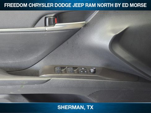 Used 2024 Toyota Camry SE image 17