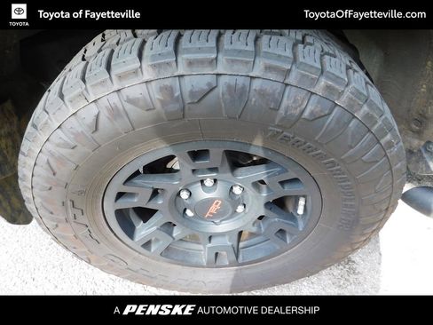 Used 2021 Toyota 4Runner SR5 Premium w/ Moonroof Package AWD/4WD image 8