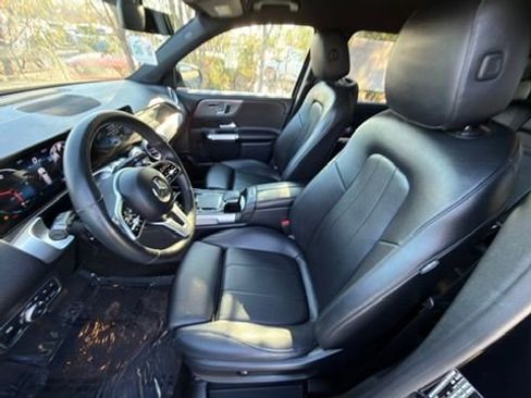 Used 2022 Mercedes-Benz GLB 250 4MATIC w/ Premium Package Lite image 18