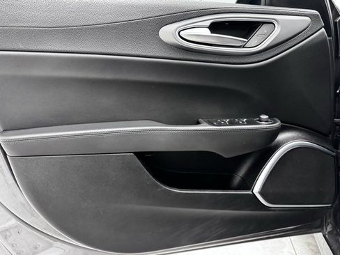 Used 2023 Alfa Romeo Giulia Veloce image 30