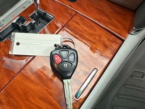 Used 2011 Toyota Camry XLE image 21