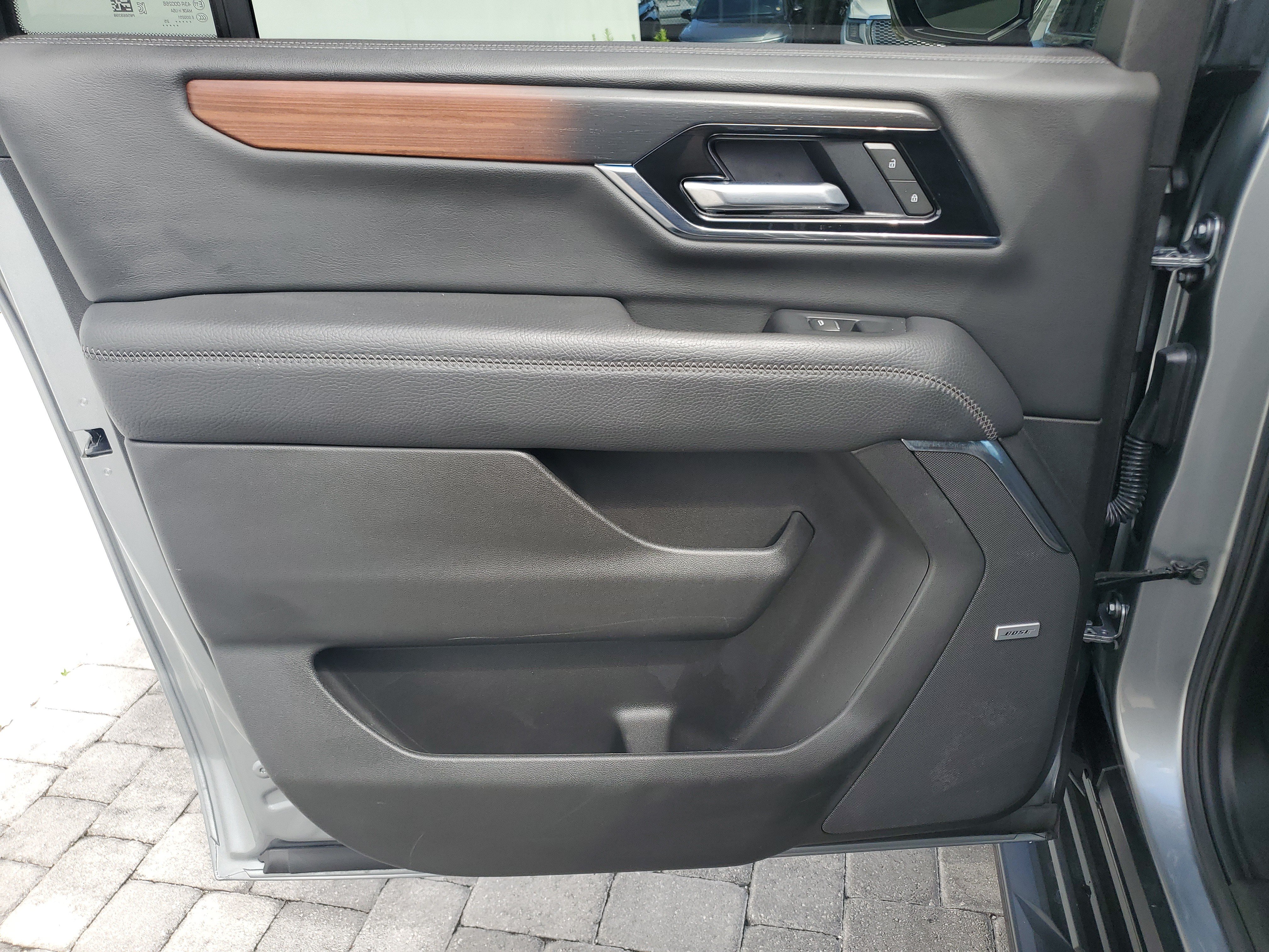 Used 2025 GMC Yukon XL Denali AWD/4WD image 13
