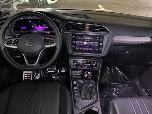 Certified 2023 Volkswagen Tiguan SE R-Line FWD image 13