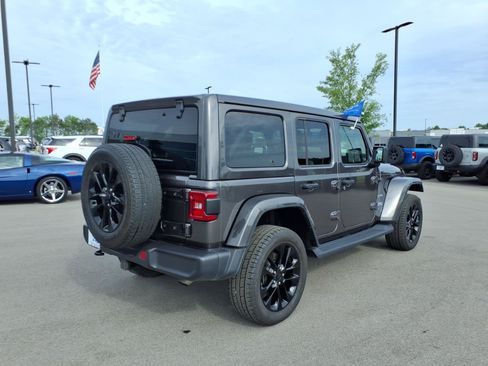 Used 2021 Jeep Wrangler Unlimited Sahara w/ Cold Weather Group AWD/4WD image 3