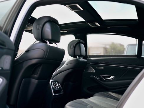 Used 2019 Mercedes-Benz S 560 Sedan w/ AMG Line Exterior image 15