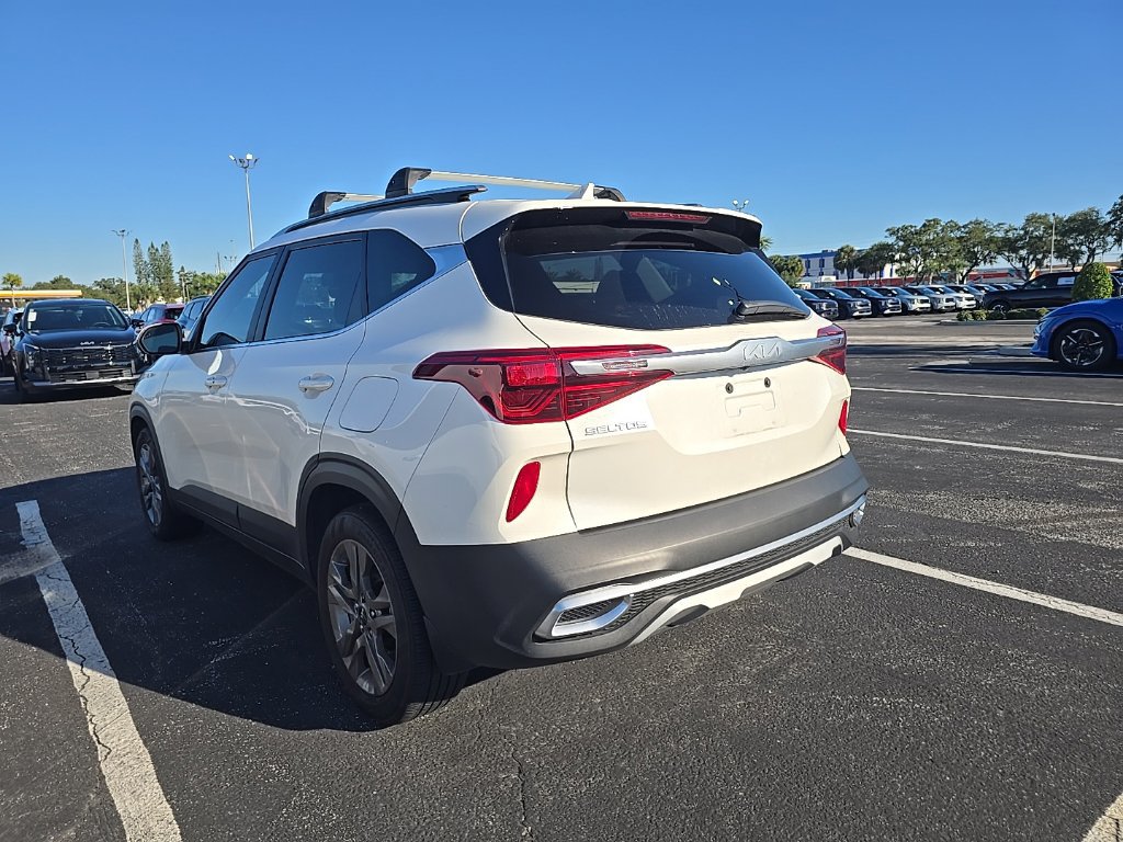 Certified 2023 Kia Seltos S w/ Navigation Package FWD image 11