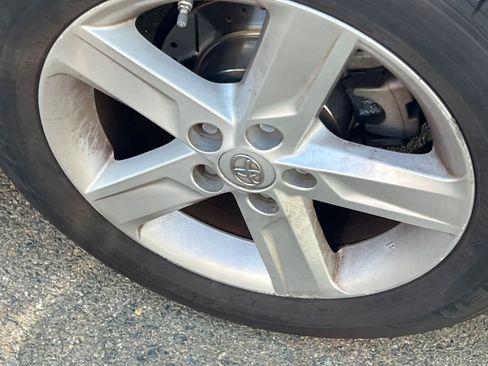 Used 2014 Toyota Camry L image 18