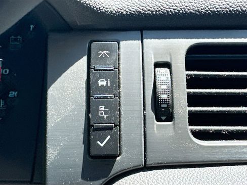 Used 2011 Chevrolet Avalanche LT AWD/4WD image 13