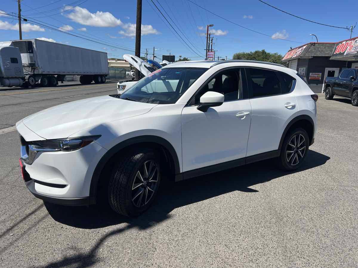 Used 2018 MAZDA CX-5 Touring w/ Preferred Equipment Package AWD/4WD image 3