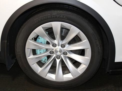 Used 2018 Tesla Model X 75D AWD/4WD image 36