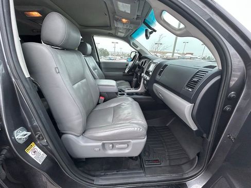 Used 2015 Toyota Sequoia Platinum image 29