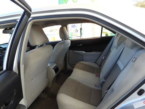 Used 2014 Toyota Camry LE image 25