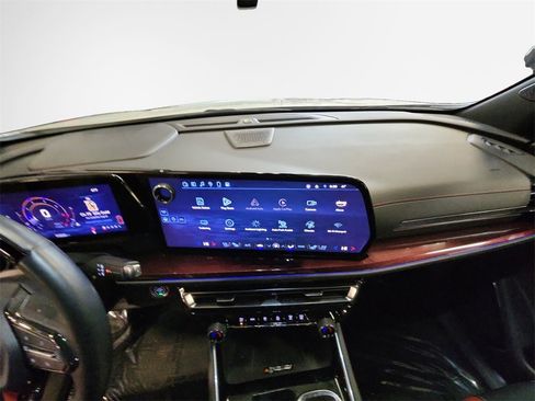 Certified 2024 Chevrolet Traverse RS w/ LPO, Floor Liner Package image 22