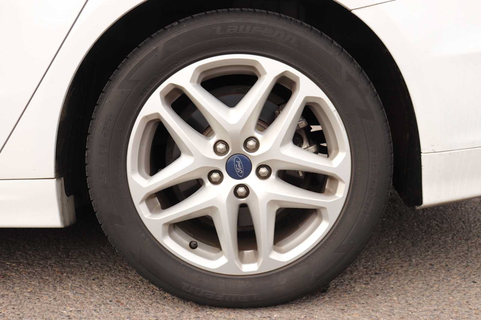 Used 2016 Ford Fusion SE FWD image 9