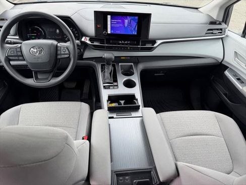 Certified 2025 Toyota Sienna LE w/ LE Plus Package AWD/4WD image 20