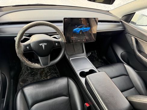 Used 2022 Tesla Model Y Long Range image 9
