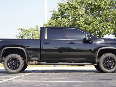Used 2025 Chevrolet Silverado 2500 LT w/ Trail Boss Package AWD/4WD image 7