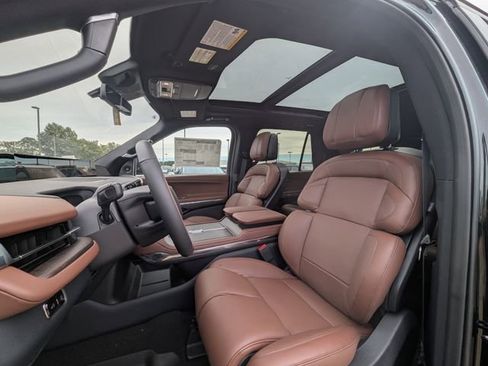 New 2025 Lincoln Navigator Reserve image 8