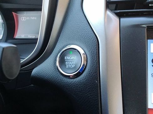 Used 2019 Ford Fusion SE FWD image 25