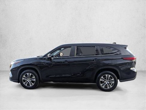 Used 2023 Toyota Highlander XLE image 9