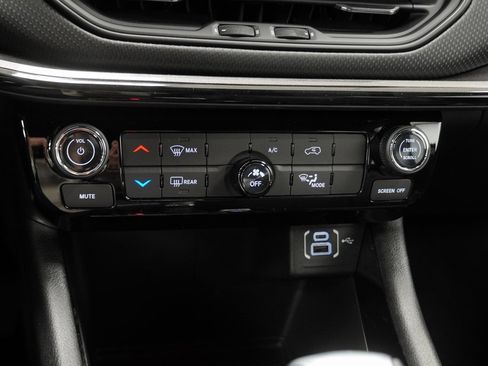 New 2026 Jeep Compass Latitude image 23