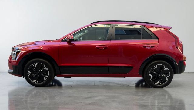 Used 2023 Kia Niro Wind w/ Wind Preserve Package FWD image 3