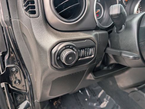 Used 2022 Jeep Wrangler Sport AWD/4WD image 15