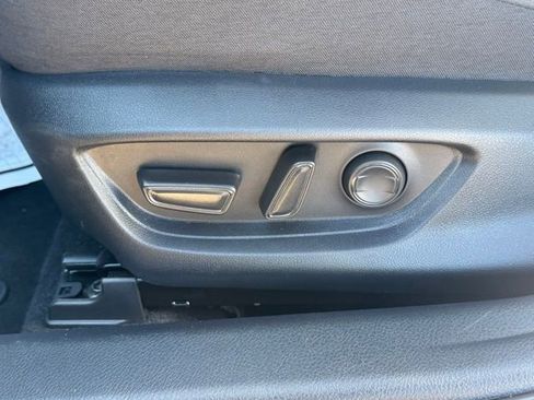 Used 2025 Toyota Camry LE w/ Convenience Package image 9