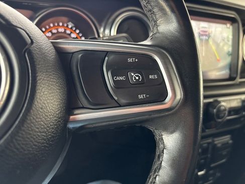 Used 2022 Jeep Wrangler Unlimited Sahara AWD/4WD image 55