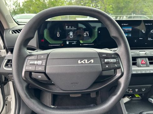 Used 2025 Kia K4 FWD image 27