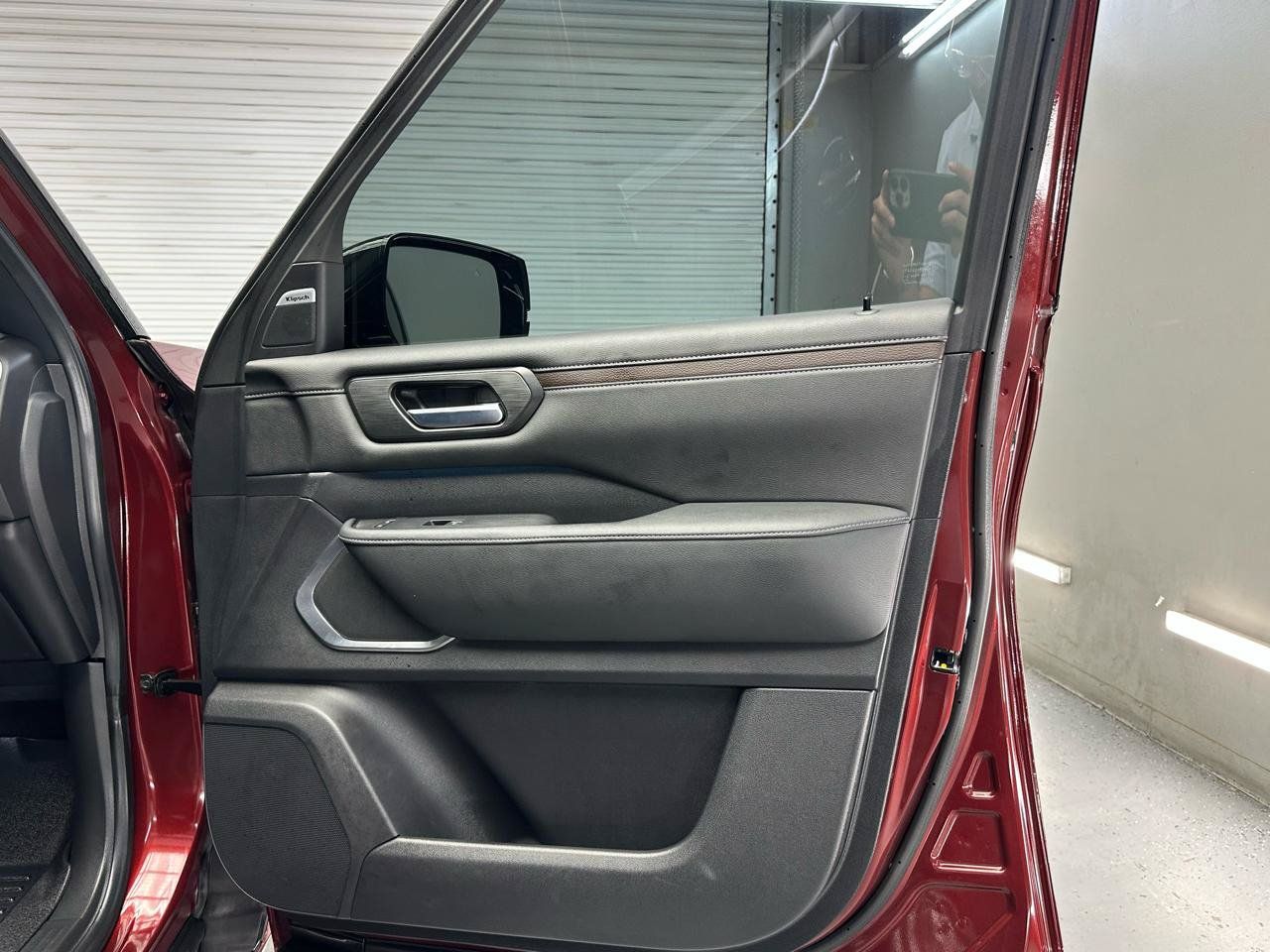 Used 2025 Nissan Armada Platinum w/ Convenience Package RWD image 16