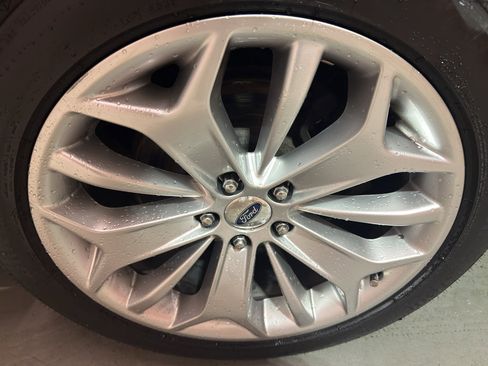 Used 2017 Ford Taurus Limited FWD image 35