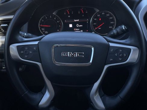 Used 2023 GMC Acadia SLT image 13