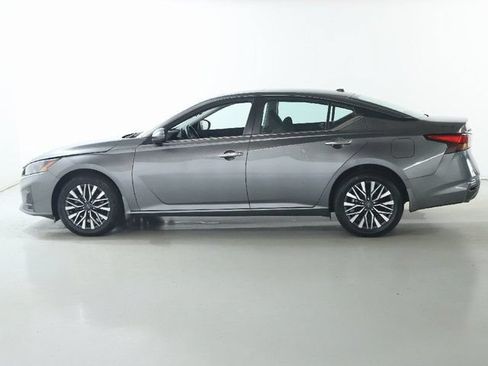 Used 2024 Nissan Altima 2.5 SV w/ SV Premium Package AWD/4WD image 39