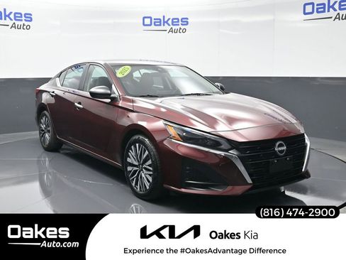 Used 2025 Nissan Altima 2.5 SV image 1